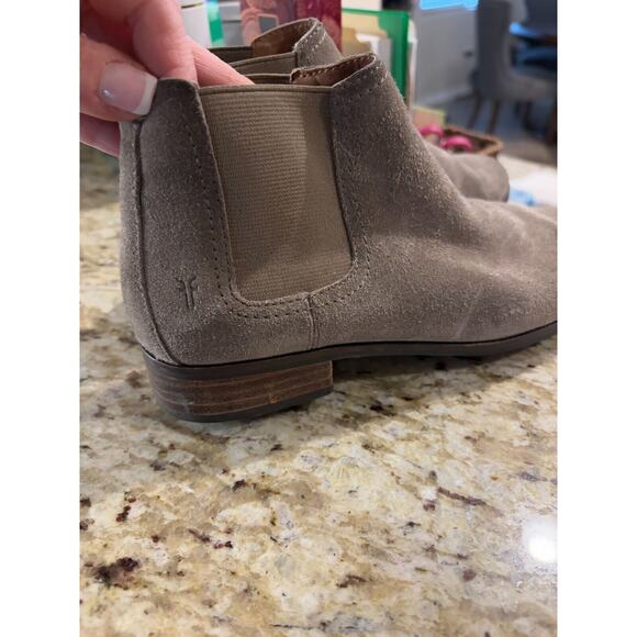 Frye Women 7M Misty Chelsea Boot Slip On Taupe Bootie Ankle Suede Casual Shoe - Picture 4 of 12